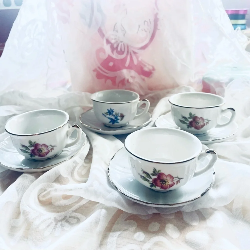 ☕✨ Vintage Mini Tea Set for Kids – White Porcelain with Gold Trim 💛